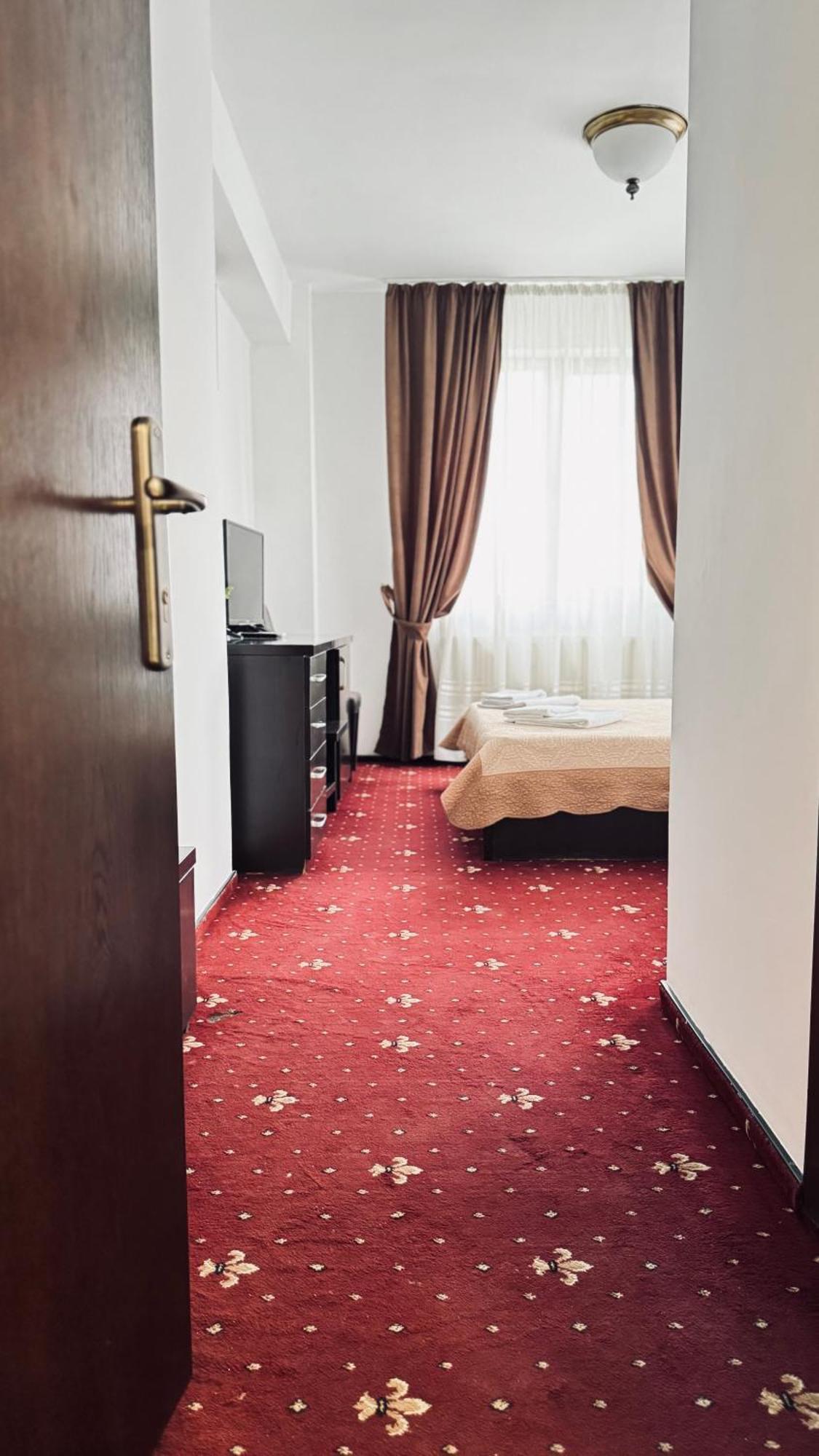 Hotel Sorelo 皮特什蒂 外观 照片
